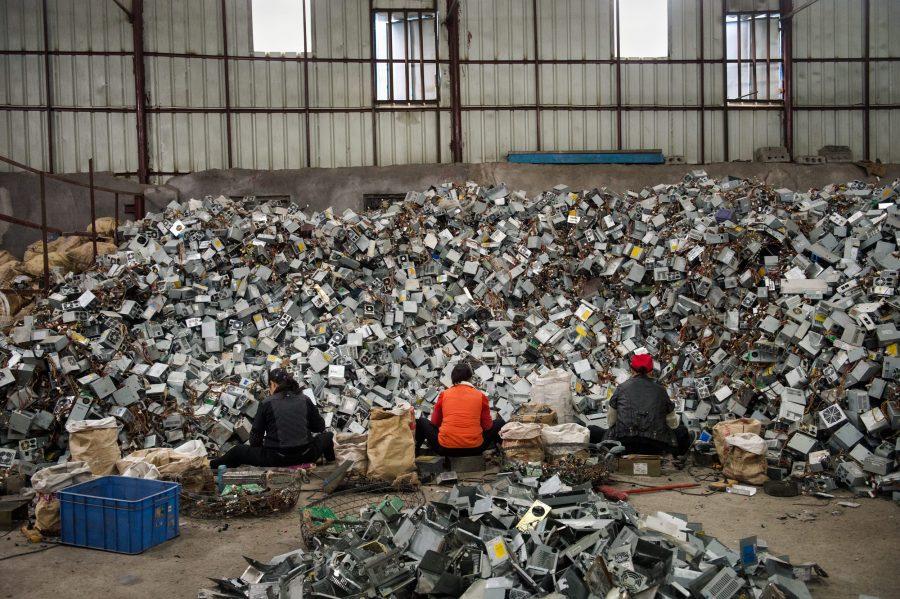 Kai Löffelbein, E-waste mountain I China, Archival giclée print, 80 x 120 cm, 2013