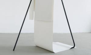 Stef Heidhues Untitled (frames. twin. white), 2020 steel, silicone mat 82 x 69 x 82 cm courtesy Galerie EIGEN + ART Leipzig/Berlin